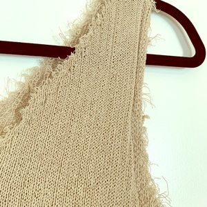 Jacquemus like beige v-neck knit tank